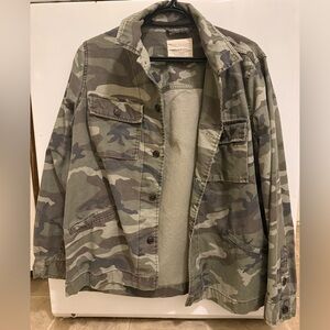 Thread & Supply Camouflage Shirt Jacket Size Medium